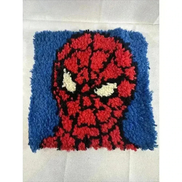 Spider Man Latch Hook Rug 12"x12" Vintage red and blue‎ square - Picture 1 of 5